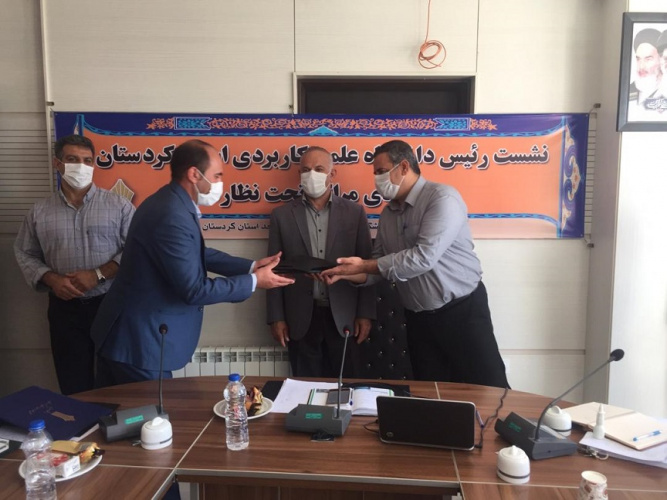 ازمدرسان نمونه و برتر مراکز علمی کاربردی استان کردستان تجلیل شد