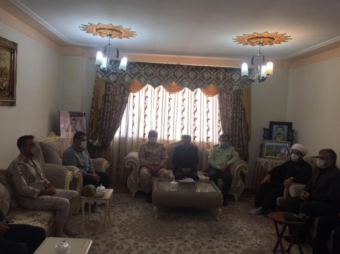 دیدار سرپرست دانشگاه علمی کاربردی استان کردستان با خانواده دانشجوی شهید مرکز علمی کاربردی نیروی انتظامی کردستان