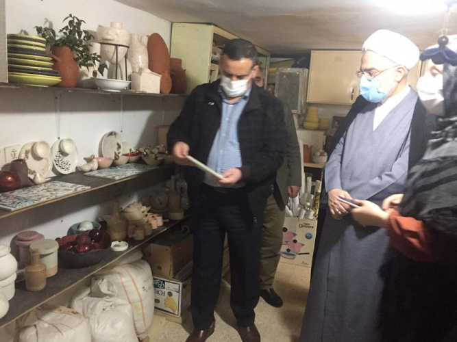 بازدید نماینده ولی فقیه در کردستان و رئیس دانشگاه علمی کاربردی استان کردستان از کارگاه سفال گری فارغ التحصیل مرکز علمی کاربردی فرهنگ وهنر