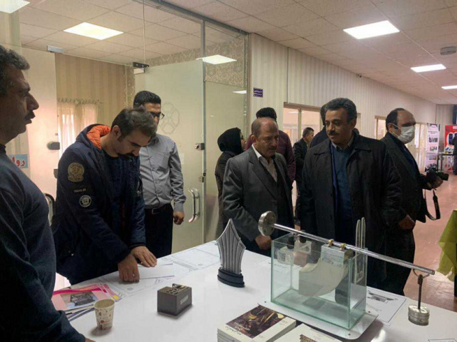 بازدید معاون اقتصادی استاندار کردستان ازغرفه دانشگاه جامع علمی کاربردی استان کردستان در هفته پژوهش