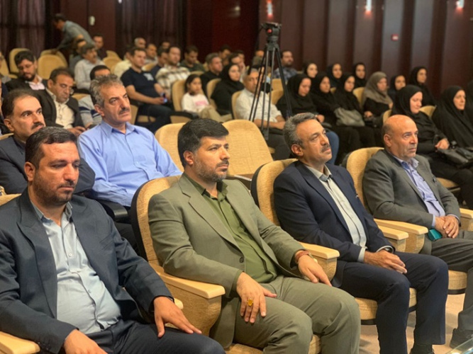 معاون سیاسی، امنیتی واجتماعی استاندار کردستان گفت: اساتید دانشگاه سکوی تبیین و آگاهی بخشی به جامع هستند